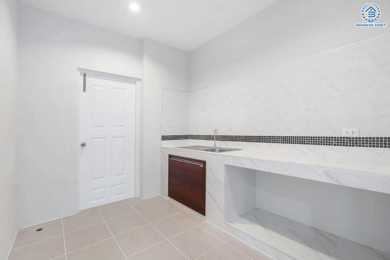 บ้านมือสองตกแต่งใหม่ คุณภาพแบรนด์ Q.House ม.คาซ่าวิลล์ ราชพฤกษ์-แจ้งวัฒนะ เนื้อที่ 50.6 ตร.ว. ฟังก์ชัน 3 ห้องนอน 2 ห้องน้ำ จอดรถได้ 2 คัน ทำเลศักยภาพ ติดถนนราชพฤกษ์ ใกล้ทางด่วน และเซ็นทรัลแจ้งวัฒนะ